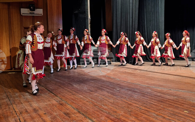 Момчилград - фолклорен фестивал на любителските клубове по народни танци „Перпера“