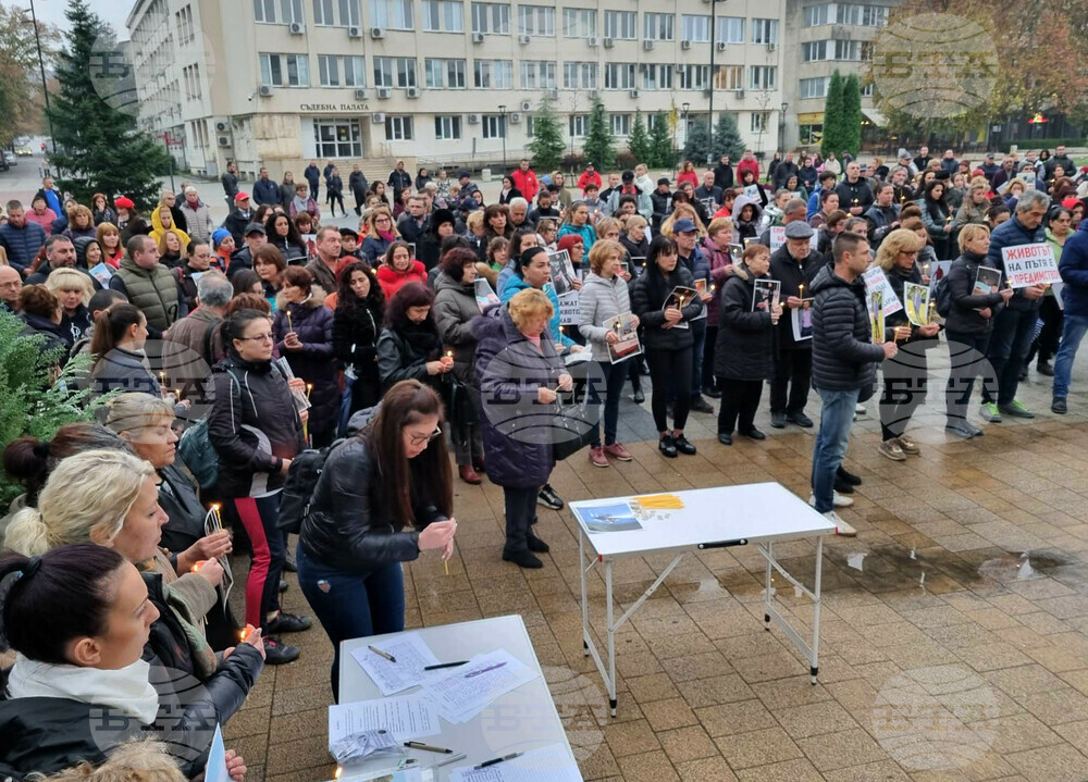 Внесена е подписката с искане за обезопасяване на пътен участък след смъртта на 21-годишен мъж от Търговище
