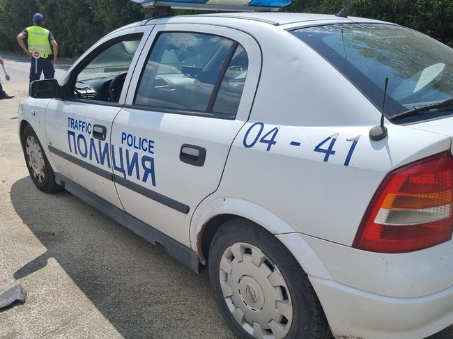 Трима възрастни и шест деца са в болницата във Велико Търново след тежка катастрофа в Прохода на Републиката