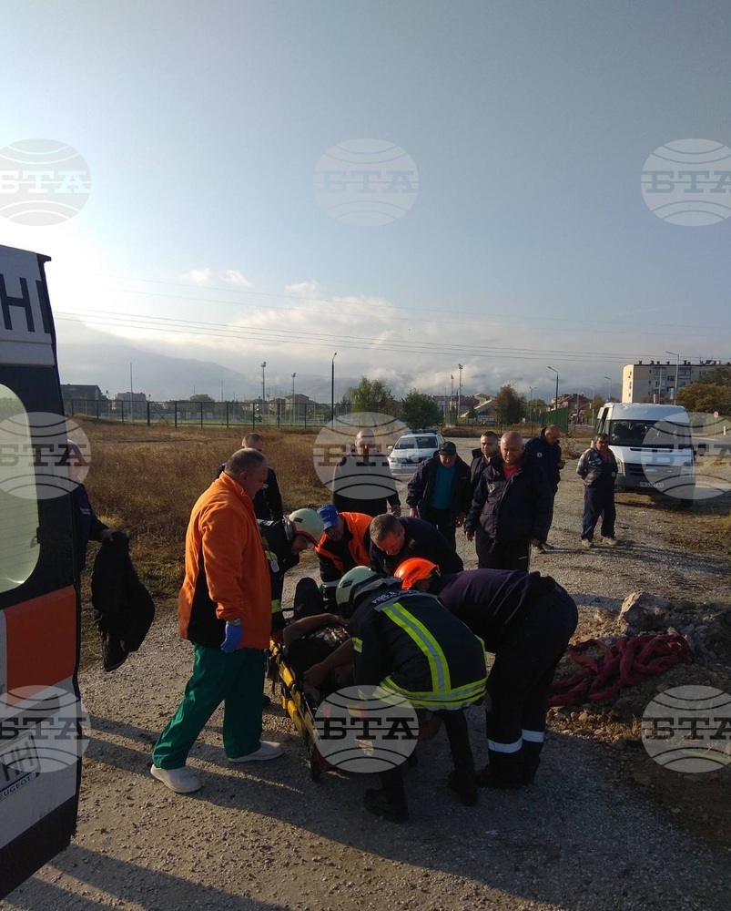 Огнеборци спасиха пловдивчанин, останал заклещен цяла нощ в тръба