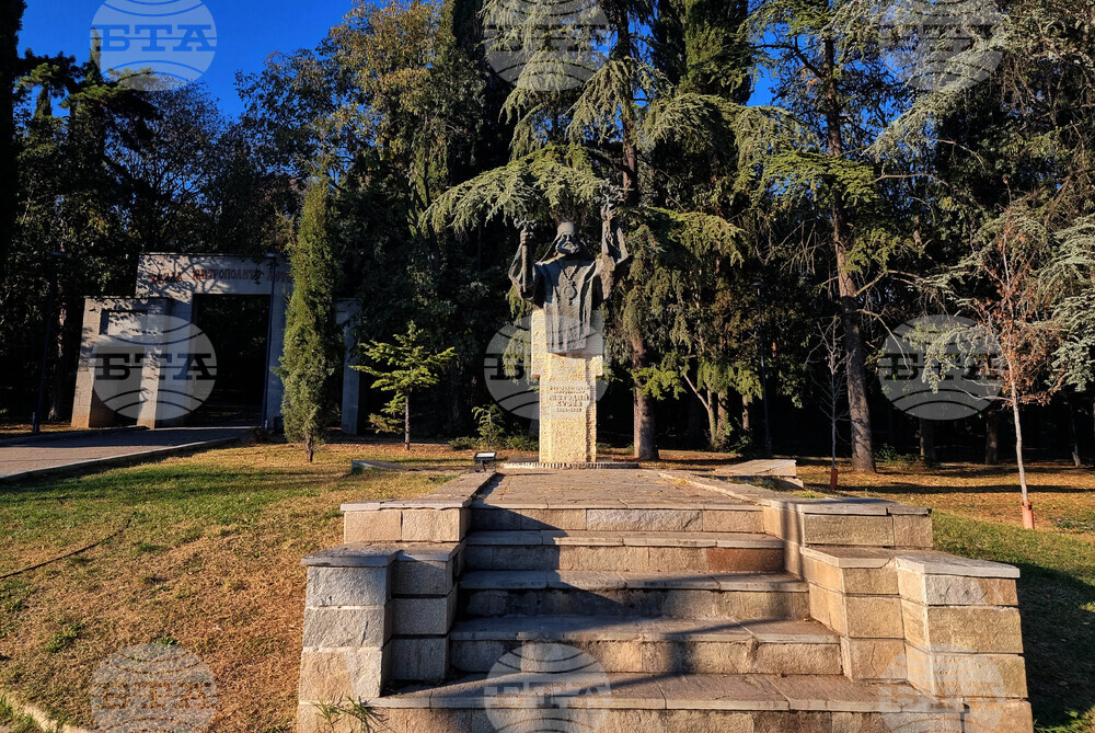 Стара Загора - паметник на Старозагорски митрополит Методий Кусев