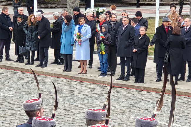 Корнелия Нинова: Свободата, мирът и справедливостта са вечни ценности