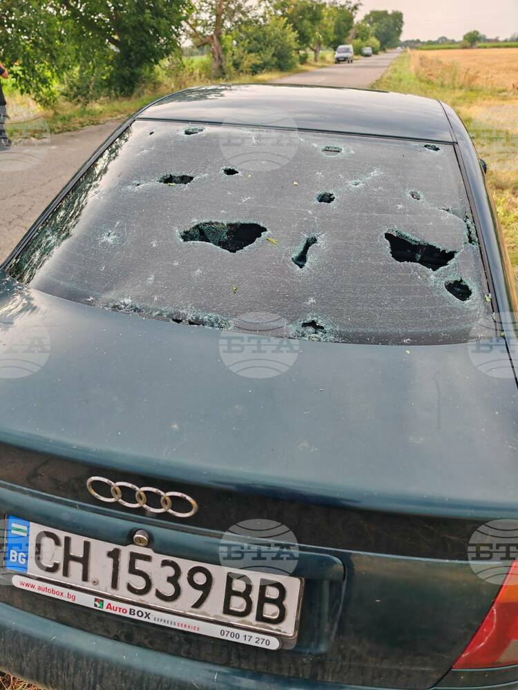 Паднали дървета, щети по автомобили и пожар в житен блок е причинила бурята на 12 юни в Сливенско