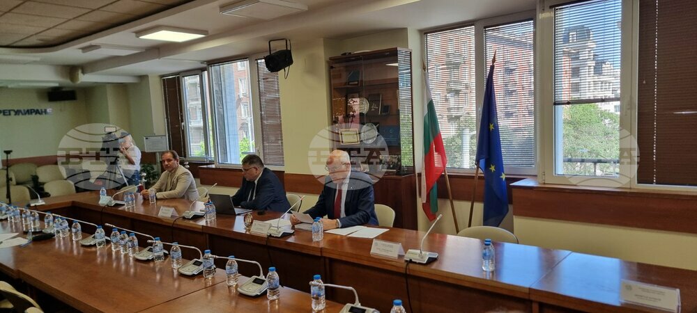 Обществено обсъждане на новите цени на парното и топлата вода от 1 юли се проведе в КЕВР