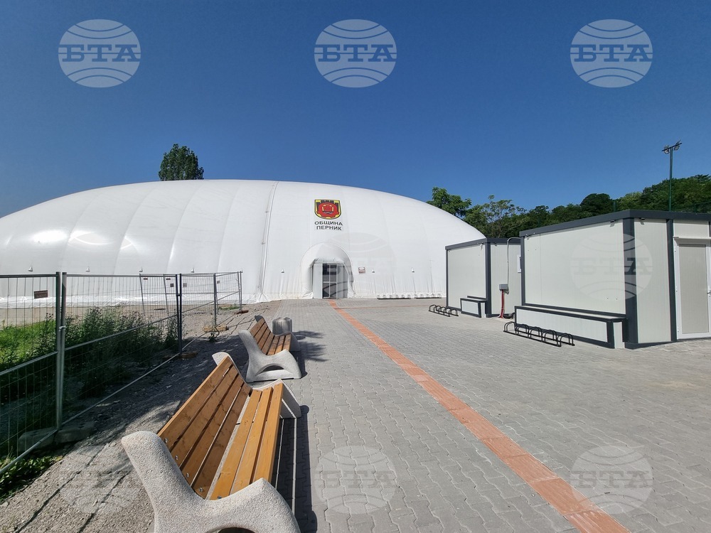 Перник - спортно съоръжение - балон