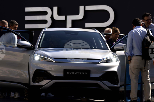 "Байду" и "Джийли" обосновават съкращаването на служители с трудностите, с които се сблъсква секторът на електрическите автомобили 