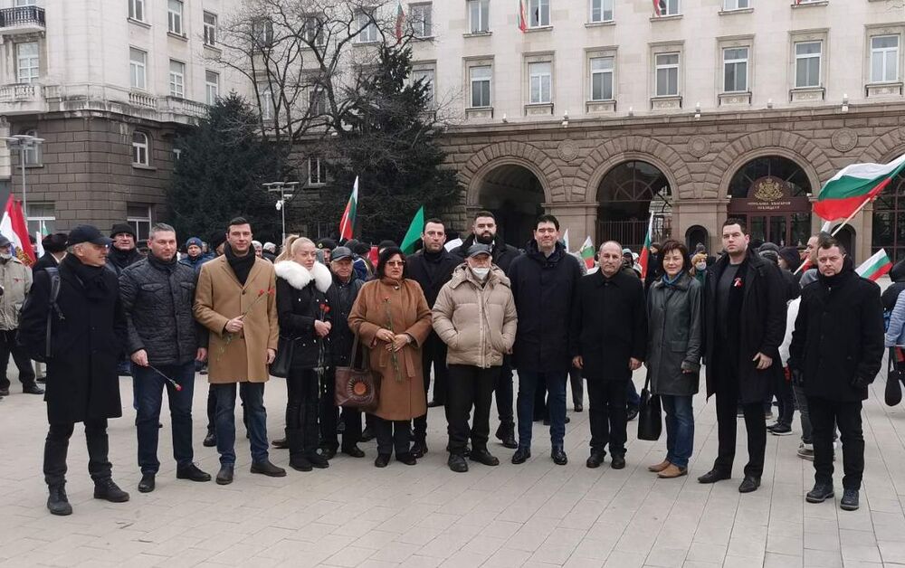  24-те районни председатели на БСП от София поведоха шествието за Трети март 