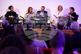 Международна конференция-дискусия „Изправени пред войната“