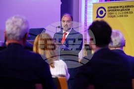 Международна конференция-дискусия „Изправени пред войната“