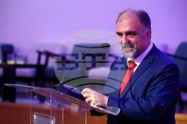 Международна конференция-дискусия „Изправени пред войната“