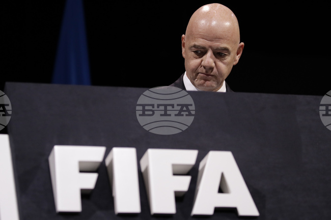 Група нидерландски футболисти подготвят колективен иск до ФИФА, "евентуално за милиард долара", заради пропуснати ползи от трансфери