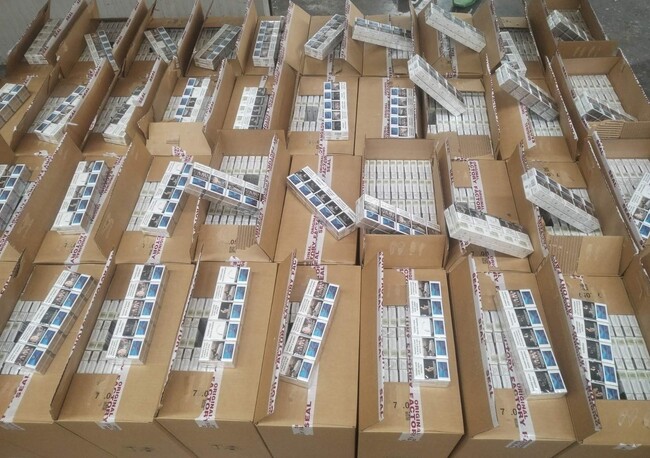 Недекларирани 400 000 къса цигари задържаха митническите служители на МП Капитан Андреево