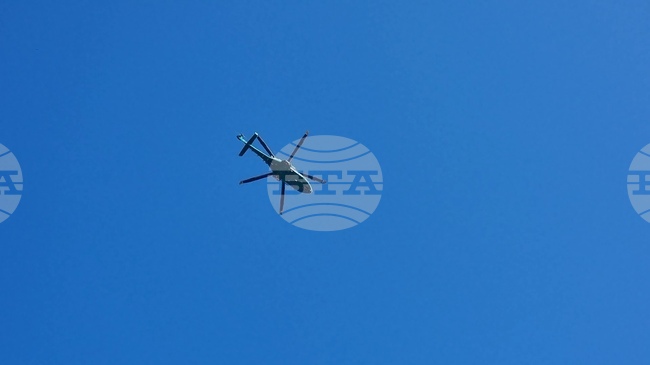 Кметът на румънско село без питейна вода и канализация ходи на работа със собствен хеликоптер, съобщават местни медии