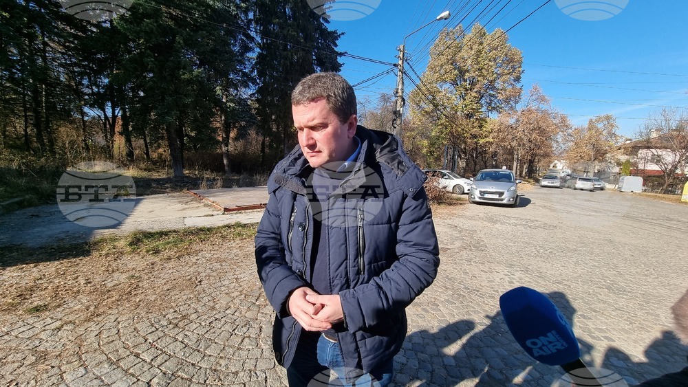 Мобилизирани са служители на Община Перник в издирването на Александър