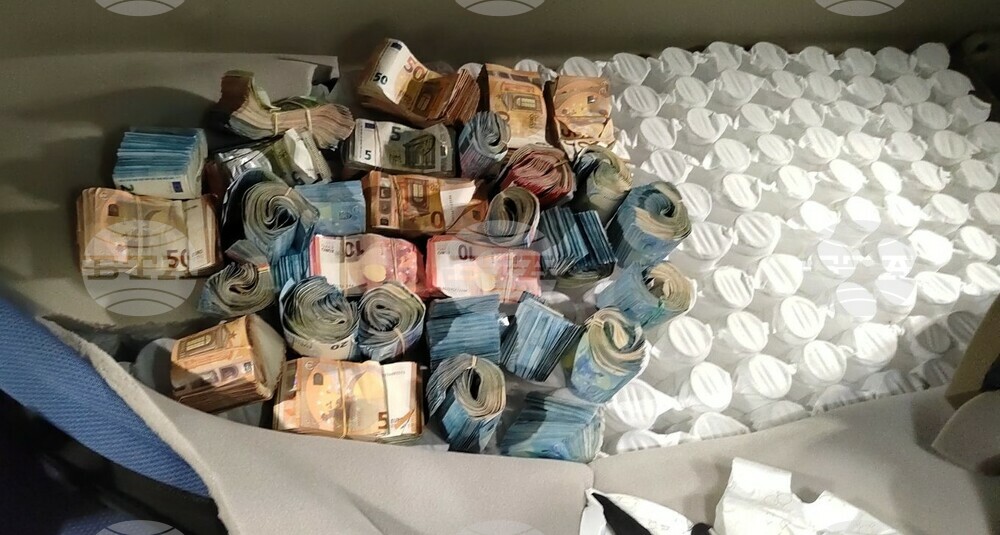 Незаконно пренасяна валута за близо 250 000 лева е открита на "Капитан Андреево"