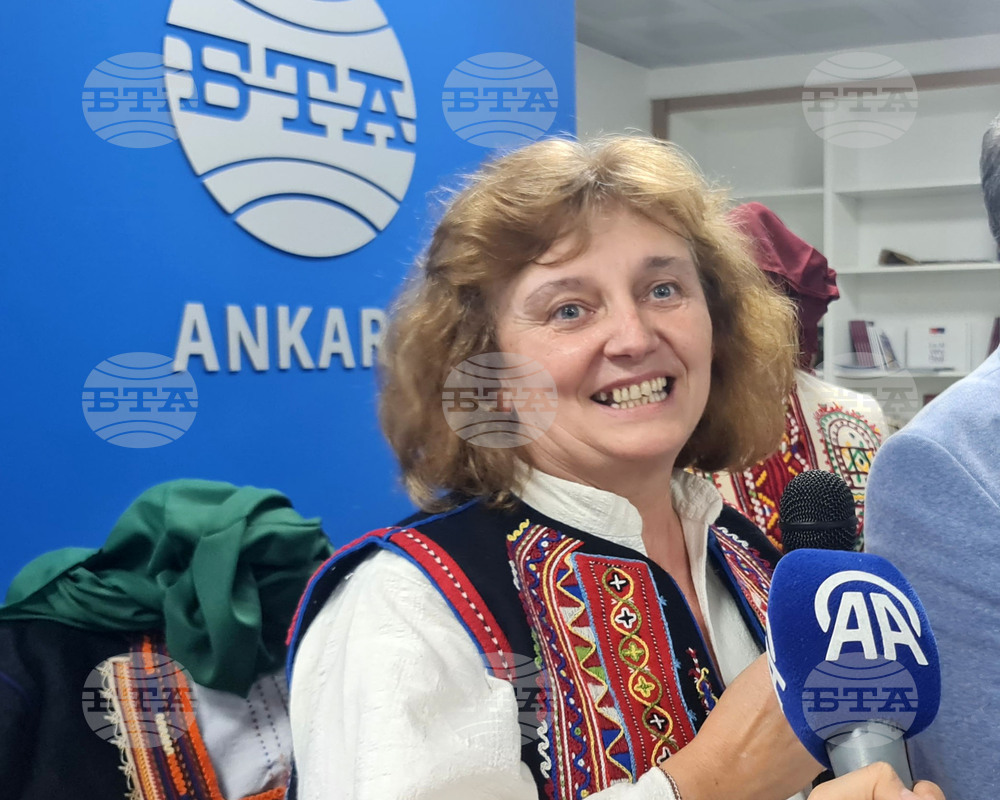 Турция - Национален пресклуб на БТА-Анкара - българо-турска изложба на български и турски шевици и носии - Ани Йовева