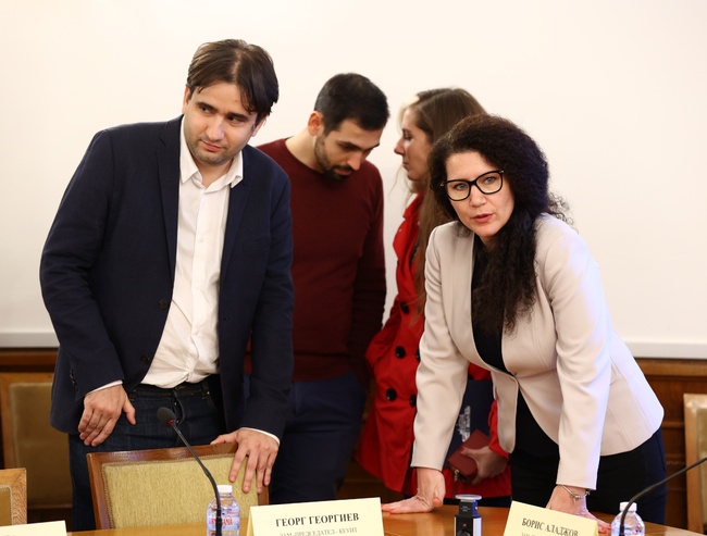 Калина Константинова се надява БСП да размисли за хартиената бюлетина, за да бъде потенциален коалиционен партньор
