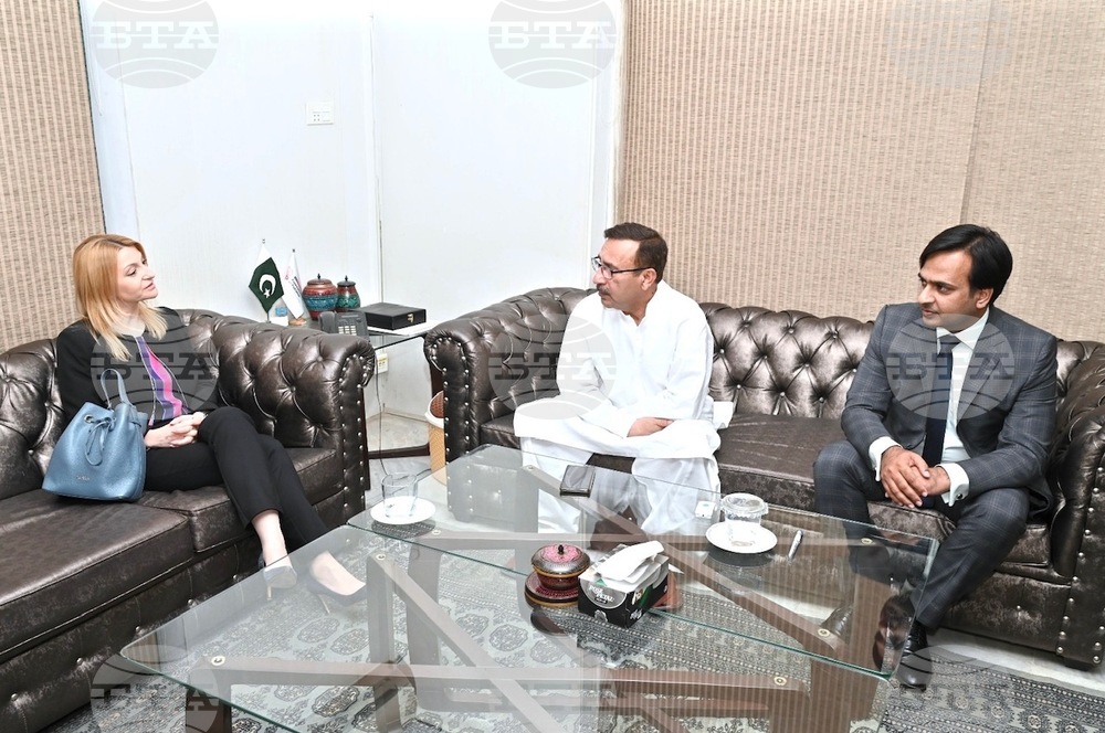 Bulgarian Ambassador in Islamabad, Associated Press of Pakistan Director Discuss Role of Media in Society