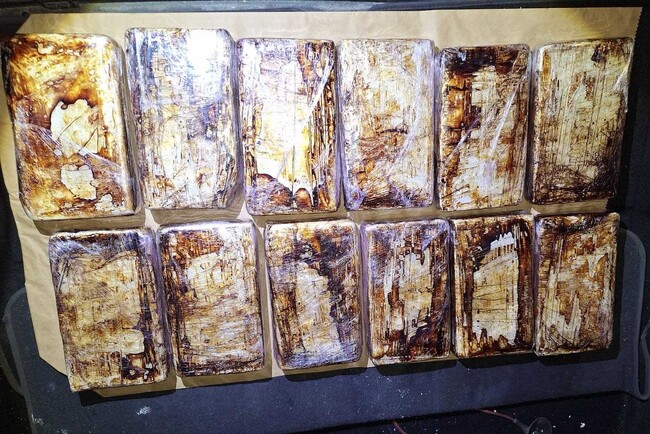 МВР: Служители на ОДМВР-Благоевград откриха над 12 кг кокаин в лек автомобил