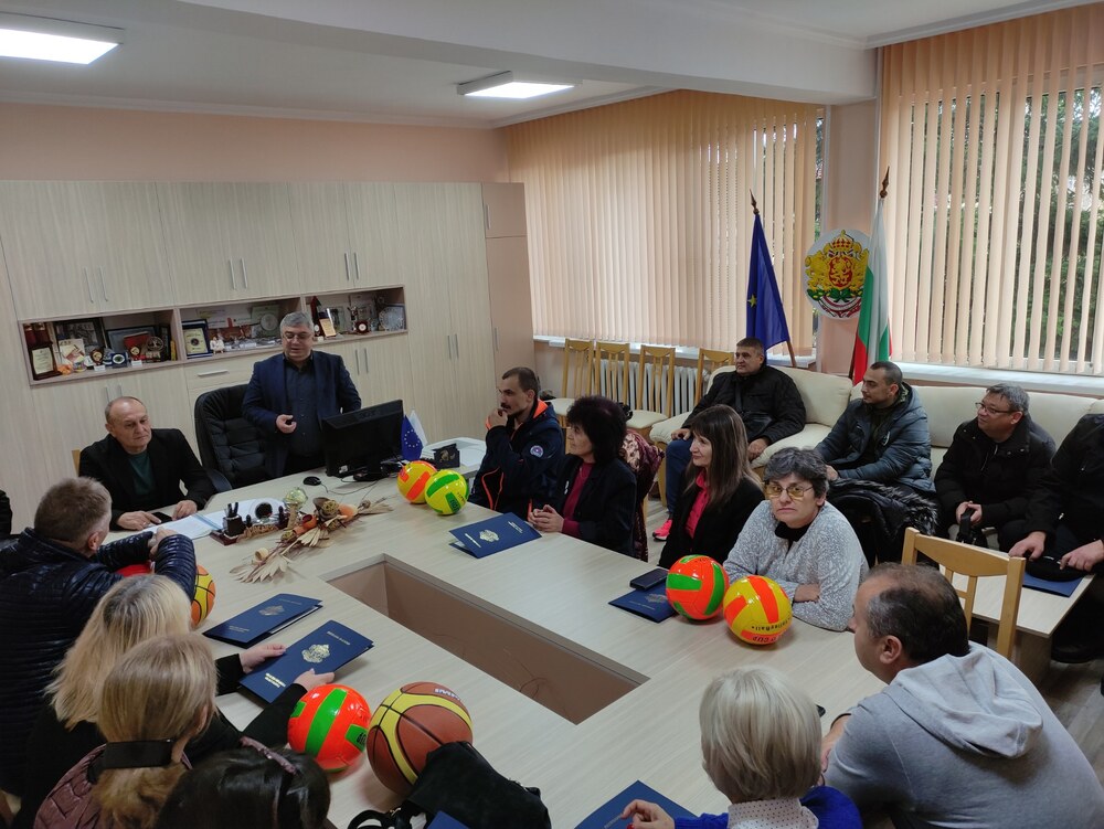 Областният управител награди училищата от област <азград с най-активно участие в инициативата „Eвропейски ден на спорта в училище“ – 2022 г.