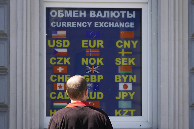 Рублата поскъпна до над шестмесечен връх спрямо долара заради очаквания за подобряване на отношенията между Москва и Вашингтон