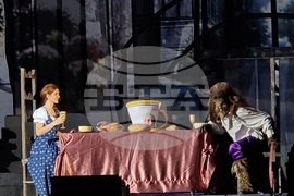 „Красавицата и звяра" - спектакъл 