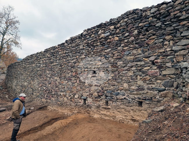 Село Храстово - крепост - разкопки 