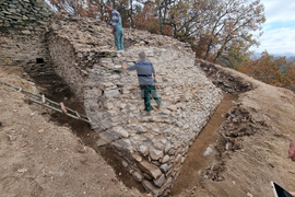 Село Храстово - крепост - разкопки 