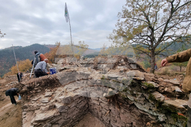 Село Храстово - крепост - разкопки 