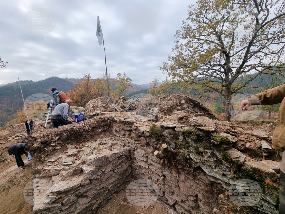 Село Храстово - крепост - разкопки