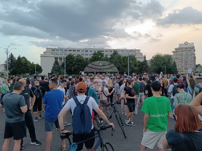 Демонстранти в Букурещ провокират жандармерията по време на протест срещу правителството