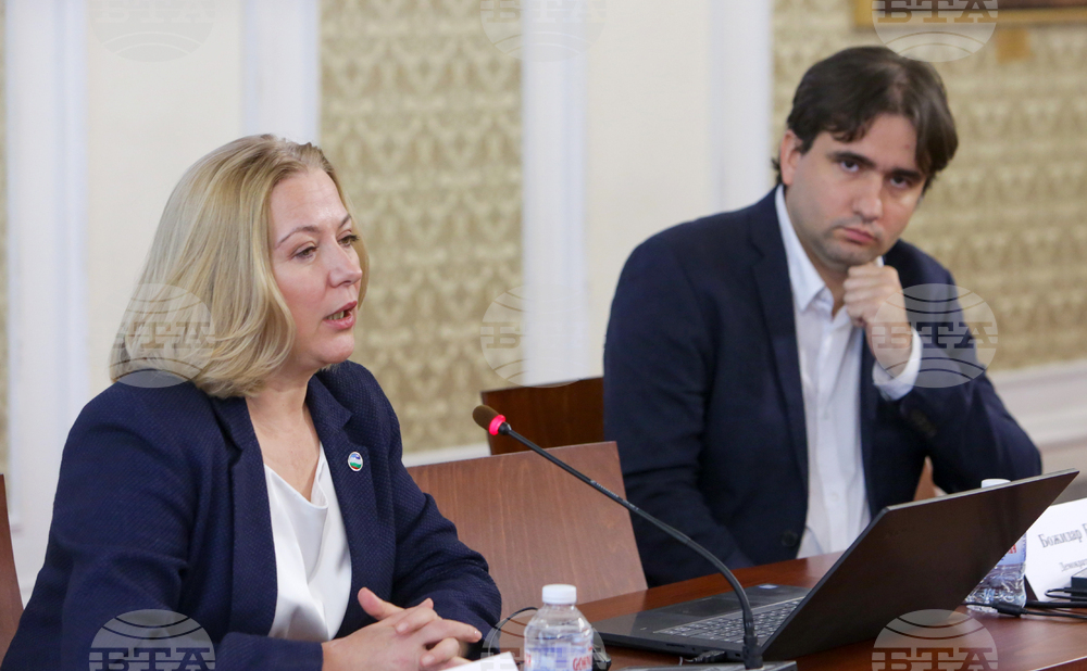 Парламент - преброителни центрове - обсъждане