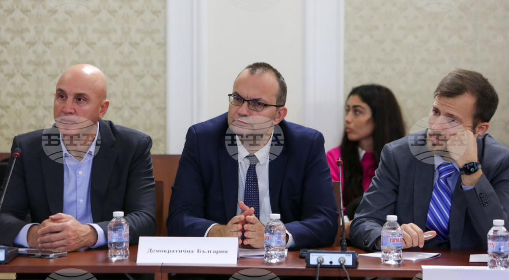 Парламент - преброителни центрове - обсъждане