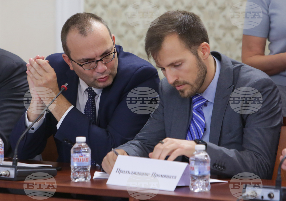 Парламент - преброителни центрове - обсъждане
