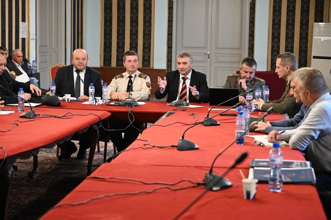 Ректорът на УНСС проф. Димитров с лекция пред Министерство на отбраната за модернизация на армията