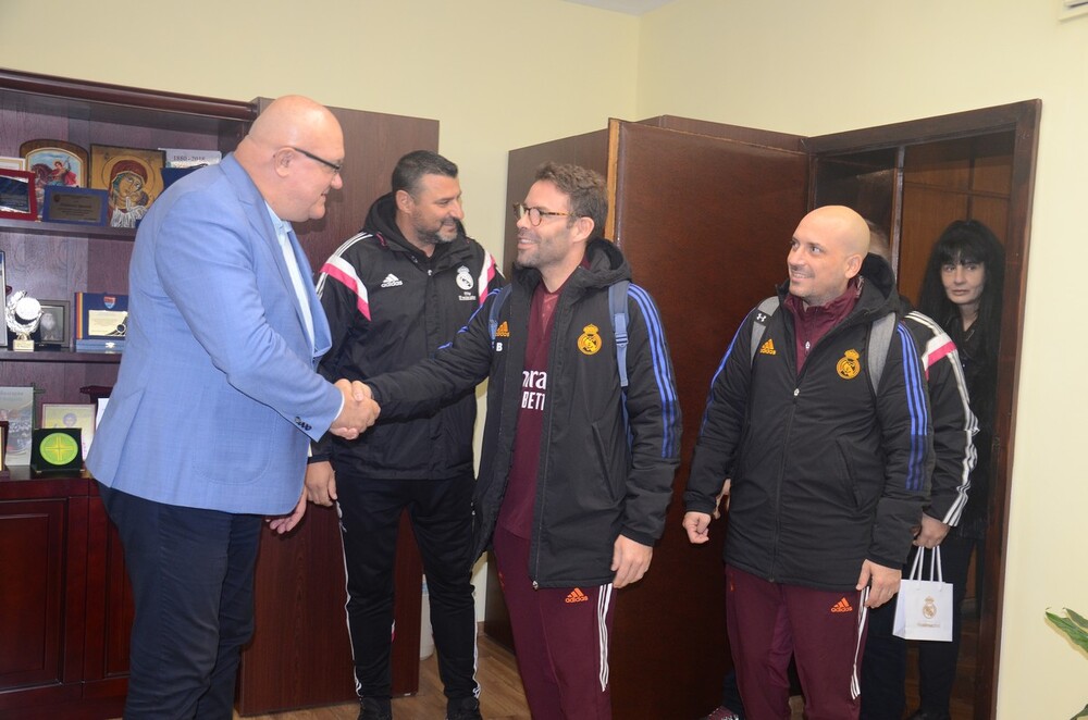 Кметът на Видин се срещна с треньори от школата на „Реал Мадрид“
