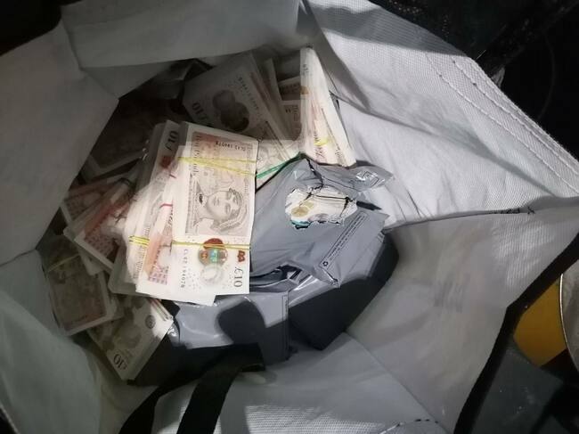 Митнически служители от МП Гюешево откриха недекларирана валута на обща стойност близо 200 000 лева при три случая