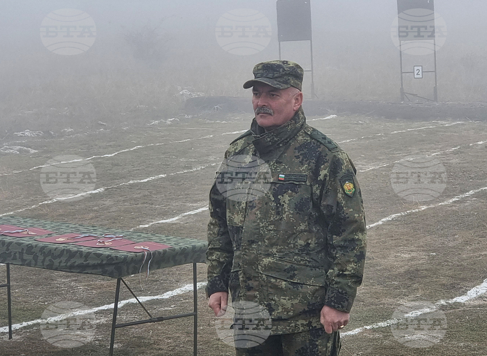 До април-май 2023 г. 100% от личния състав на Сухопътните войски ще бъде оборудван с нови каски и бронежилетки, каза генерал-майор Михаил Попов