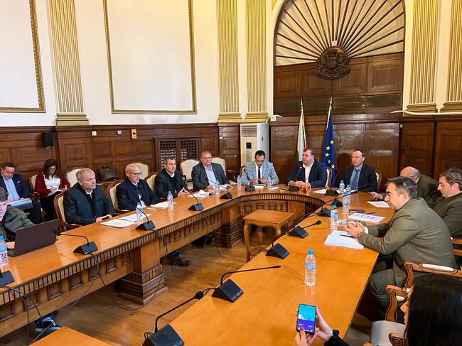 Министър Гечев: Дървата за огрев не трябва да са политическа стока