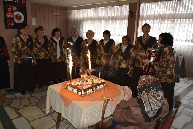 Кметът на Ловеч поздрави лично столетница от село Радювене