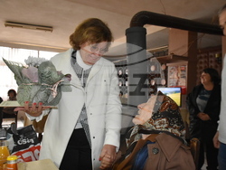 Снимка: Община Ловеч - Кметът на Ловеч поздрави лично столетница от село Радювене