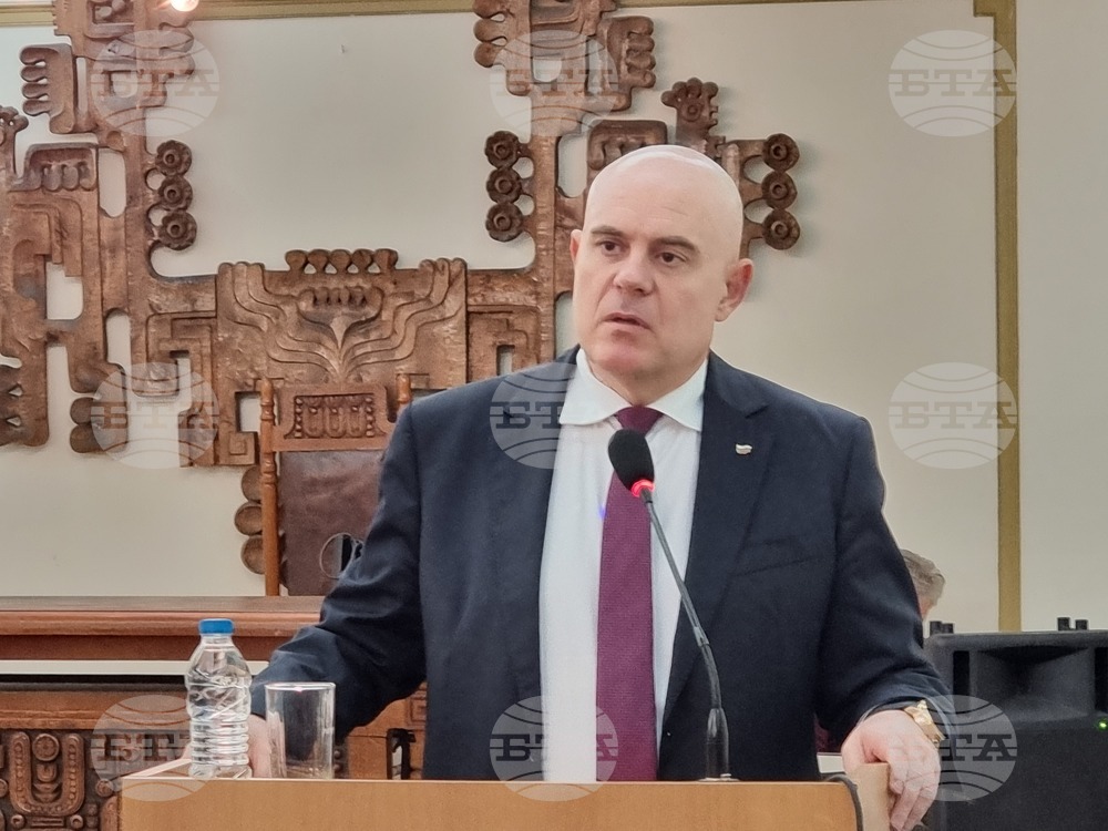 Главният прокурор Иван Гешев започва серия от срещи с местните власти за промени в Закона за движение по пътищата