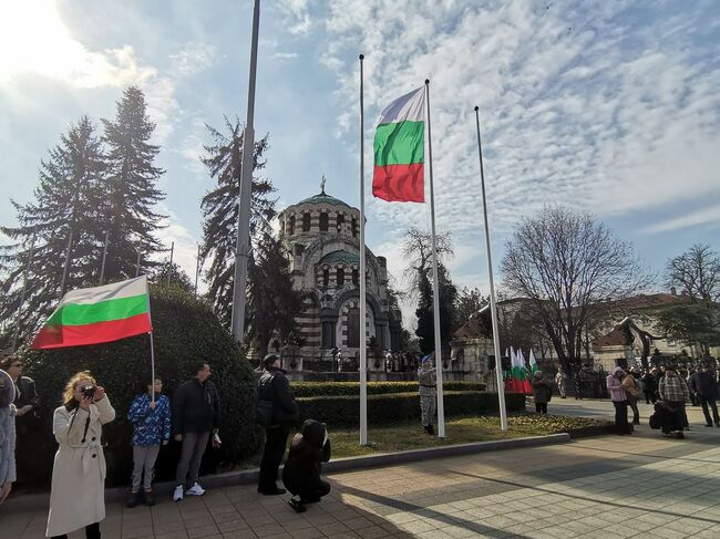 С тържествен ритуал Плевен чества 144 години свободна България