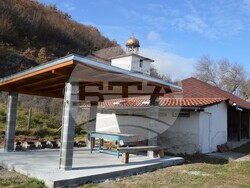 Снимка: Община Благоевград - Община Благоевград изгради нов навес при черквата в с. Логодаж