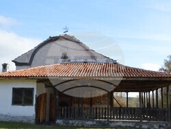 Снимка: Община Благоевград - Община Благоевград изгради нов навес при черквата в с. Логодаж