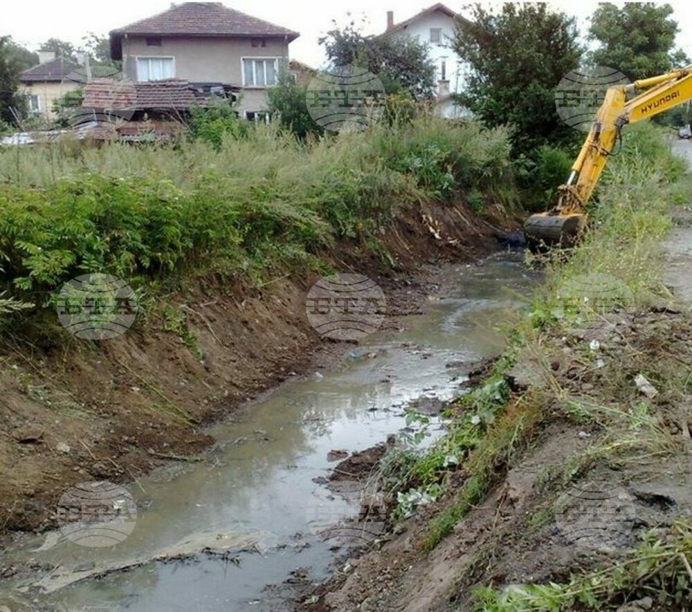 Укрепват коритото и бреговете на река Маниш в пернишкия квартал "Църква"