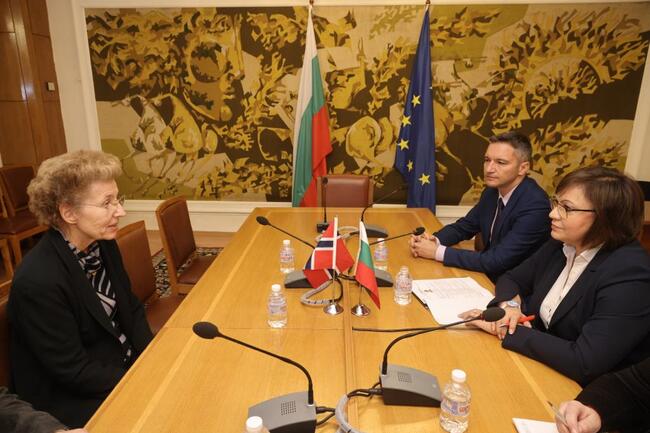 Корнелия Нинова се срещна с норвежкия посланик