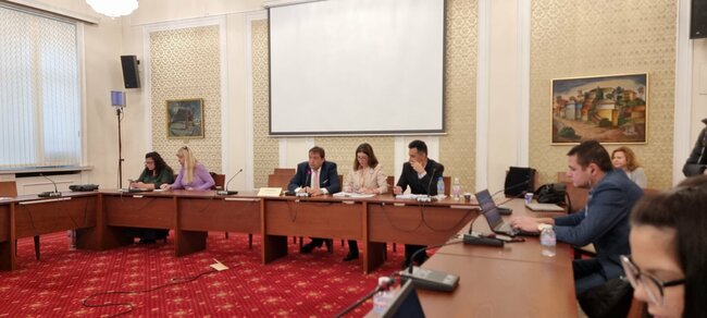 По новата Програма за енергийна ефективност ще трябва да се кандидатства наново, обясни министър Шишков