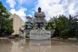 Благоевград - Димитър Благоев - паметник