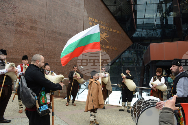 Старозагорски ученици ще имат възможността да се докоснат до първото издание на биографията на Христо Ботев от 1888 година